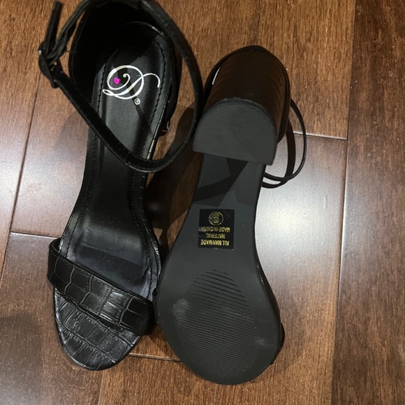 Black sandals - Picture 3 of 3